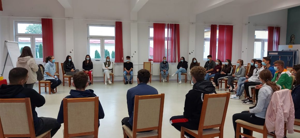 prima întâlnire din proiectul TinLider organizat de Direcția Județeană pentru Sport și Tineret Bihor.