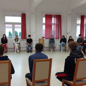 prima întâlnire din proiectul TinLider organizat de Direcția Județeană pentru Sport și Tineret Bihor.
