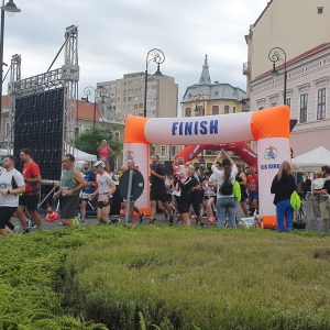 Peste 500 de alergători s- au aliniat la startul celei de-a 11-a ediţii a crosului Oradea City Running Day.